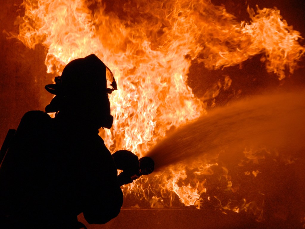 В Индии на химзаводе произошел пожар: три человека погибли, 13 получили травмы