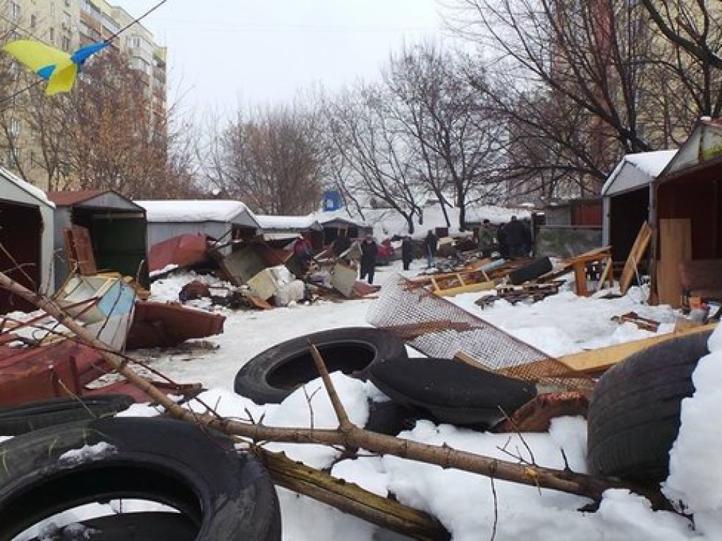 Конфликта из-за застройки на Татарке в Киеве: фото и видео с места столкновений