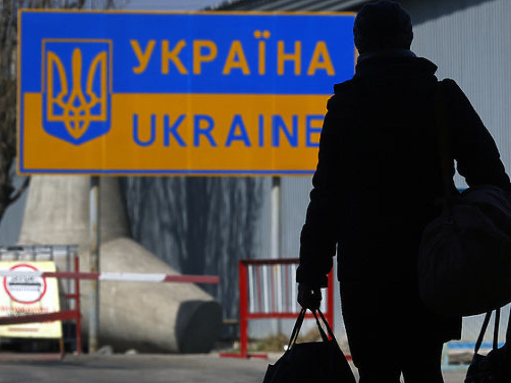 Массовая эмиграция: куда и почему бегут украинцы?