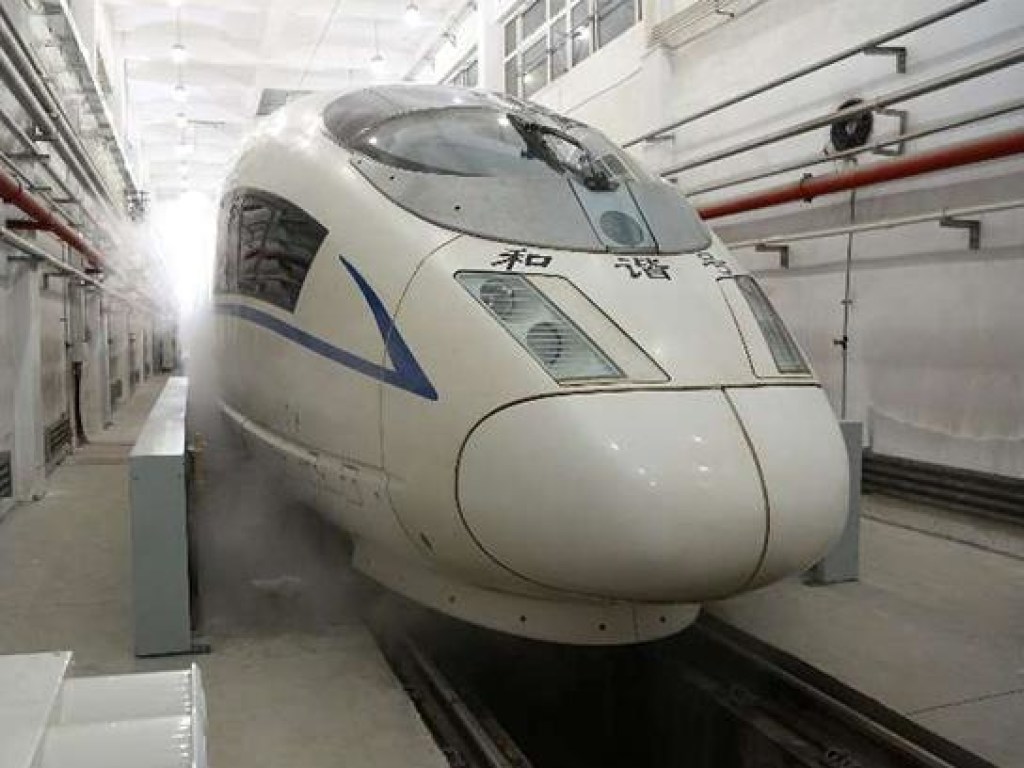 В Китае впервые испытали высокоскоростной поезд длиной более 400 метров (ФОТО)