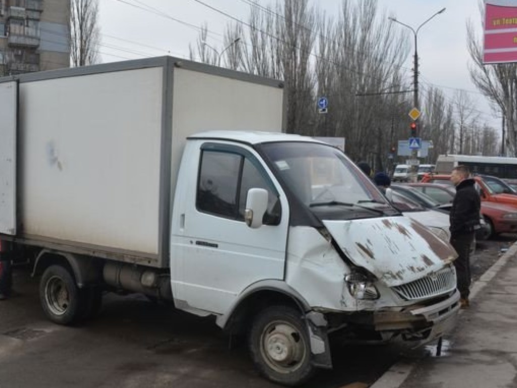 Нетрезвый водитель на «Газели» устроил ДТП с тремя автомобилями в Николаеве (ФОТО)