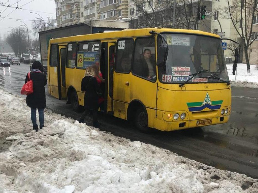 Запрещенные маршрутки в Киеве продолжают свою работу (ФОТО)