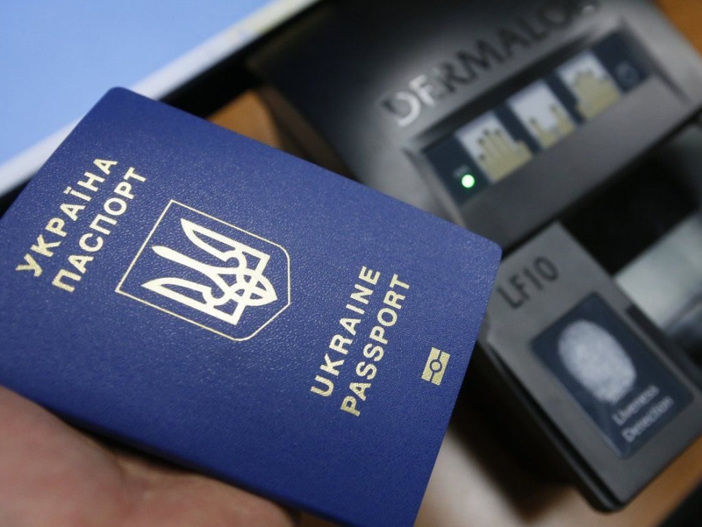 В международном рейтинге &#171;желанных&#187; паспортов Украина поднялась на 21 пункт