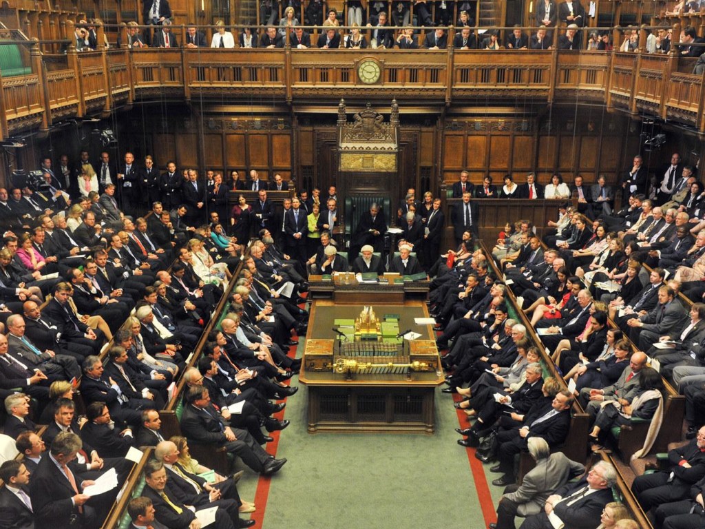 В парламенте Великобритании нашли подозрительное вещество, два человека пострадали