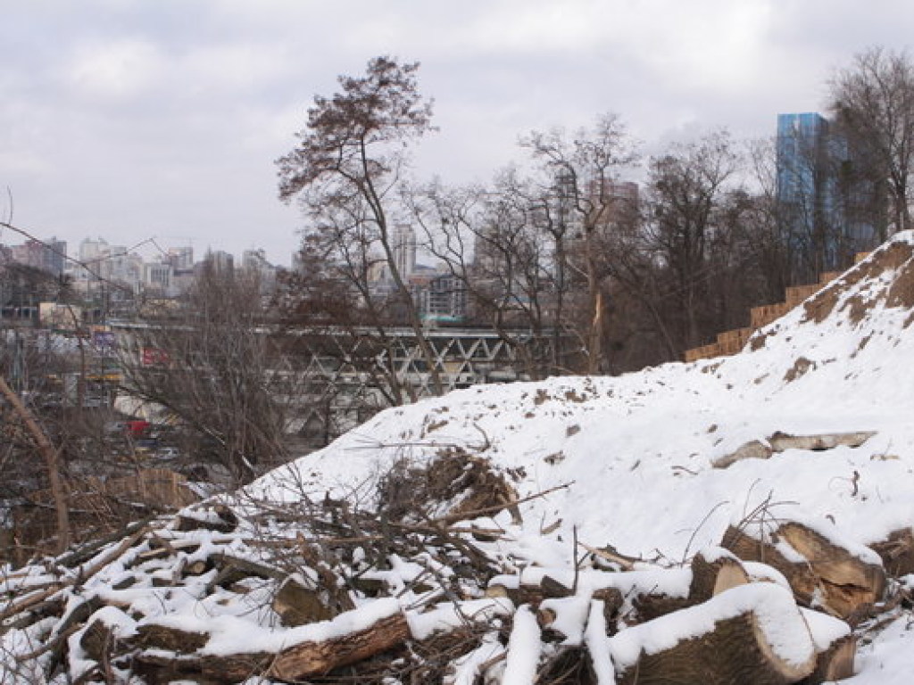 Столичные власти насчитали около сотни участков в Киеве с высоким риском оползней (ФОТО)
