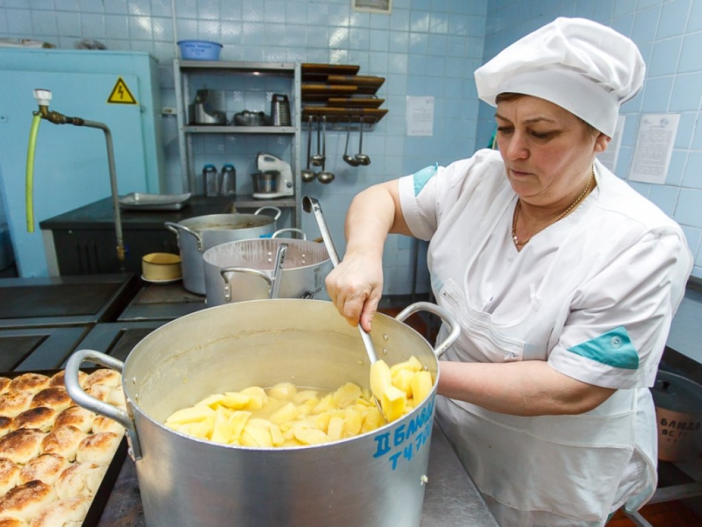 В Одессе бедные люди остаются в больнице на ночь, чтобы просто поужинать &#8212; эксперт