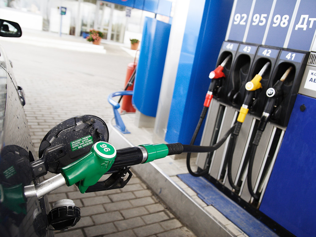 Цены на бензин и дизтопливо на киевских АЗС уменьшились на 20 копеек (ТАБЛИЦА)