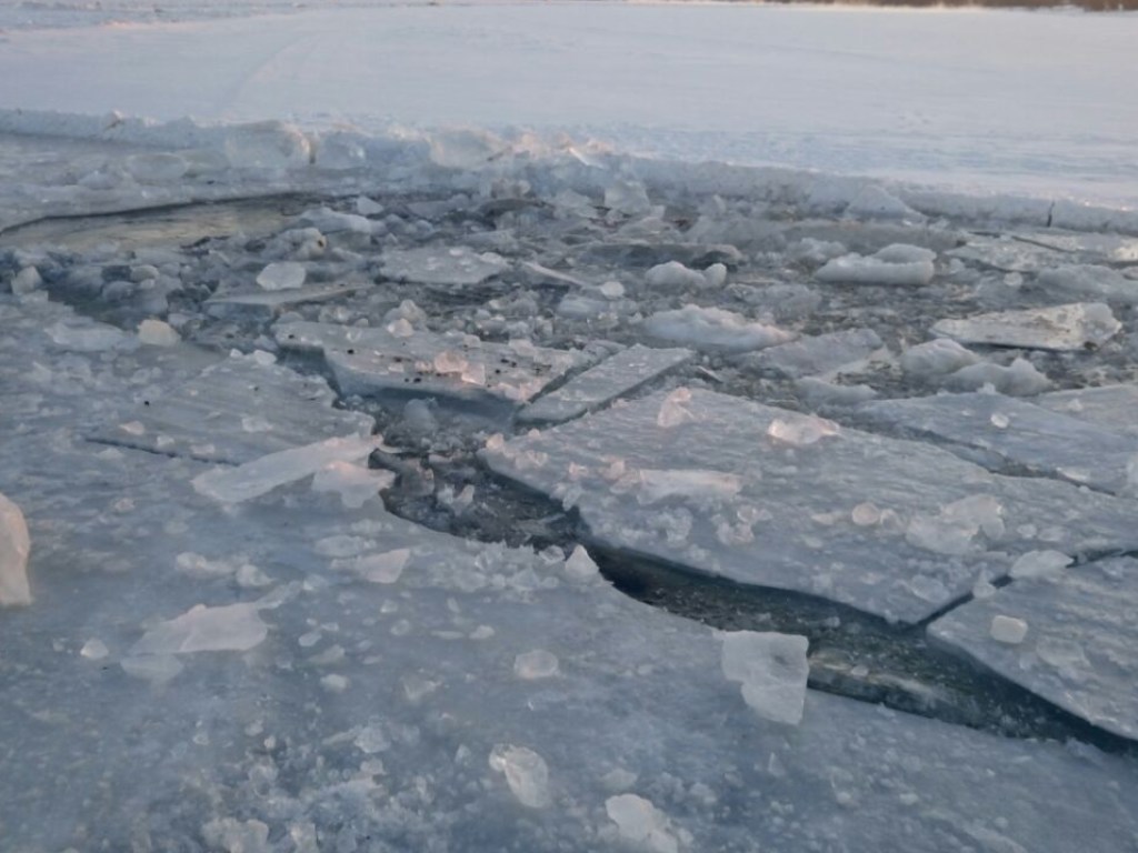 В Черкассах рыбак провалился под лед