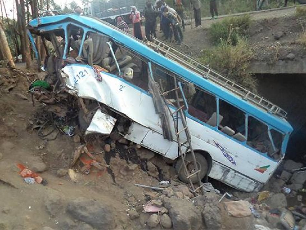 В Эфиопии в ДТП с автобусом погибли 38 человек (ФОТО)