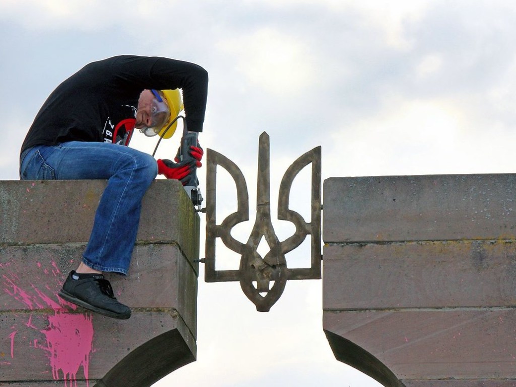 В Польше вызвали полицию из-за приветствия «Слава Украине» (ВИДЕО)