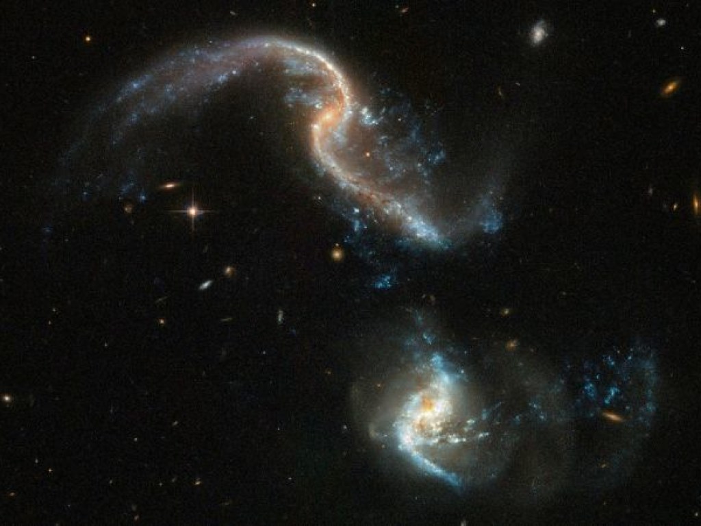 Телескоп Hubble запечатлел слияние двух галактик в созвездии Кита (ФОТО, ВИДЕО)