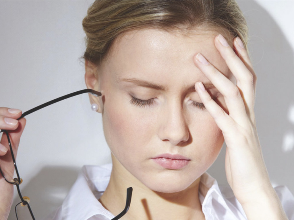 Эксперт рассказала как действенно и безопасно справиться с мигренью без таблеток