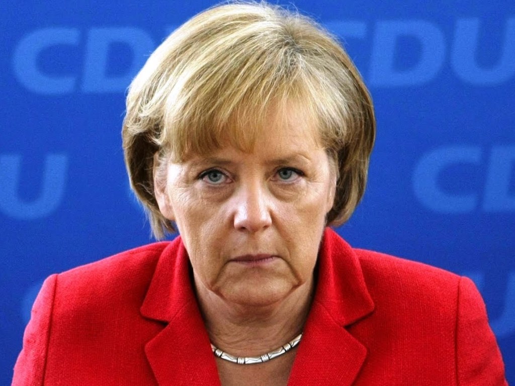 На Меркель напали возле здания немецкого парламента