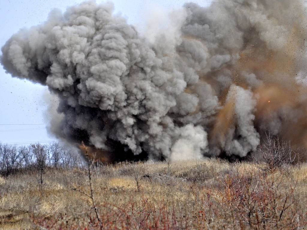 В Украине с начала суток произошло три взрыва в трех регионах &#8212; МВД