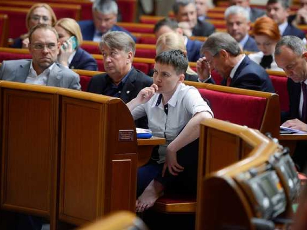 Нардепы «Народного фронта» выставили Савченко из сессионного зала Рады (ВИДЕО)