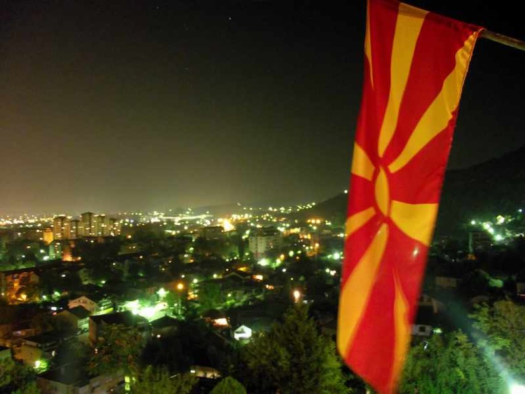 Порошенко подписал указ о временном введении безвиза для граждан Македонии