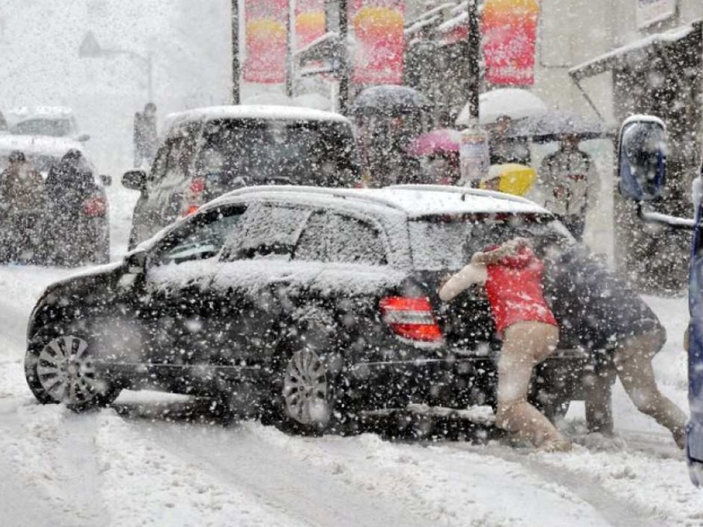 На выходных циклоны принесут в Украину снегопады, морозы и штормовой ветер