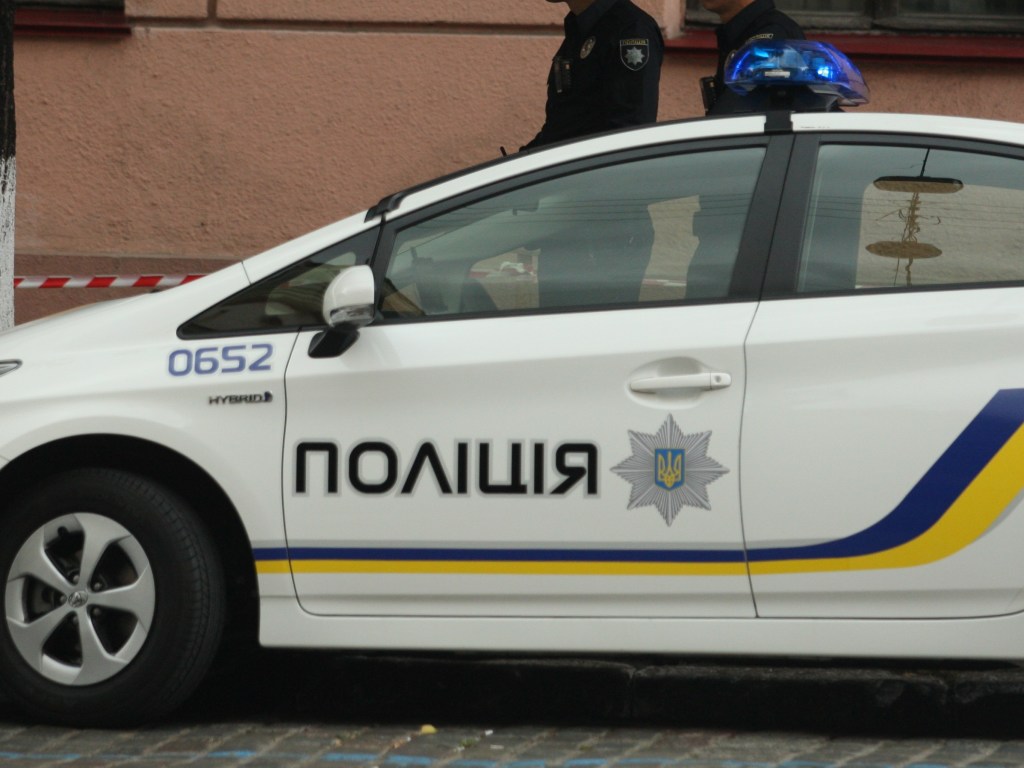 Во Львове Land Rover с пьяным главврачом коммунальной больницы остановили полицейские (ВИДЕО)