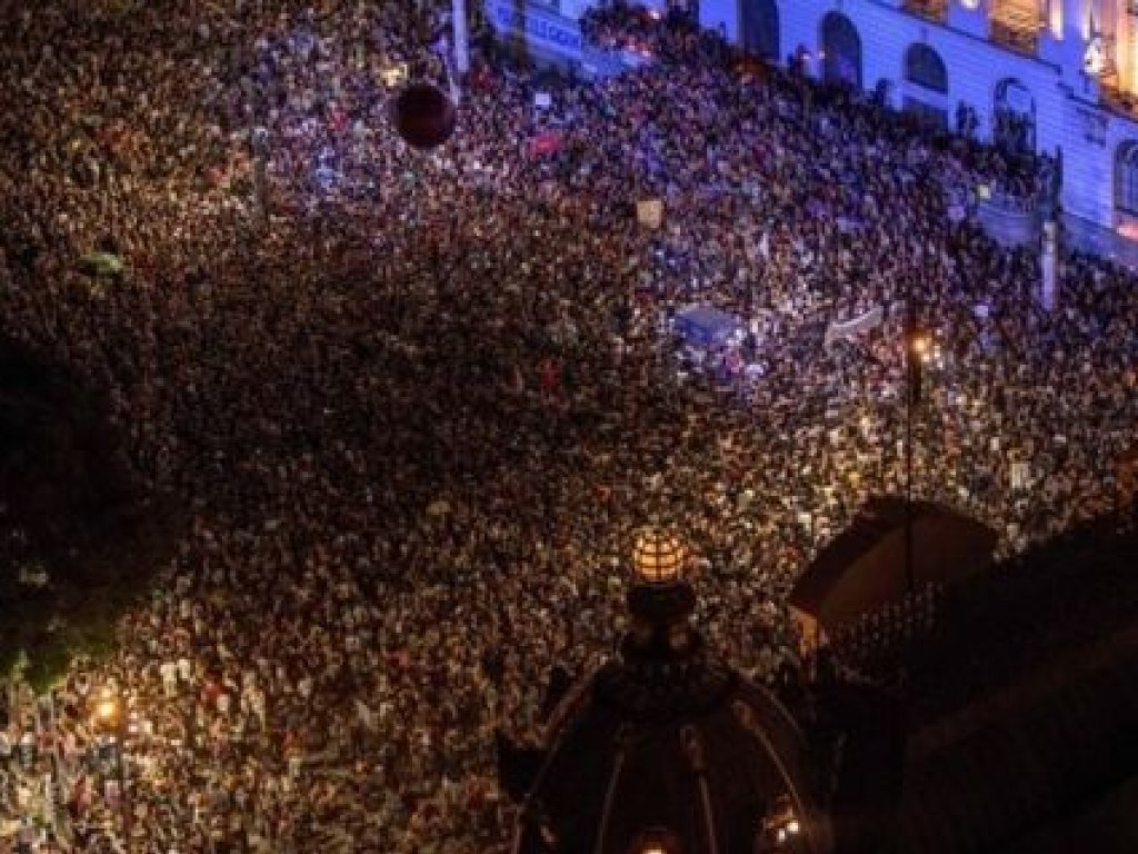 В Бразилии начались массовые протесты из-за убийства политика (ФОТО)