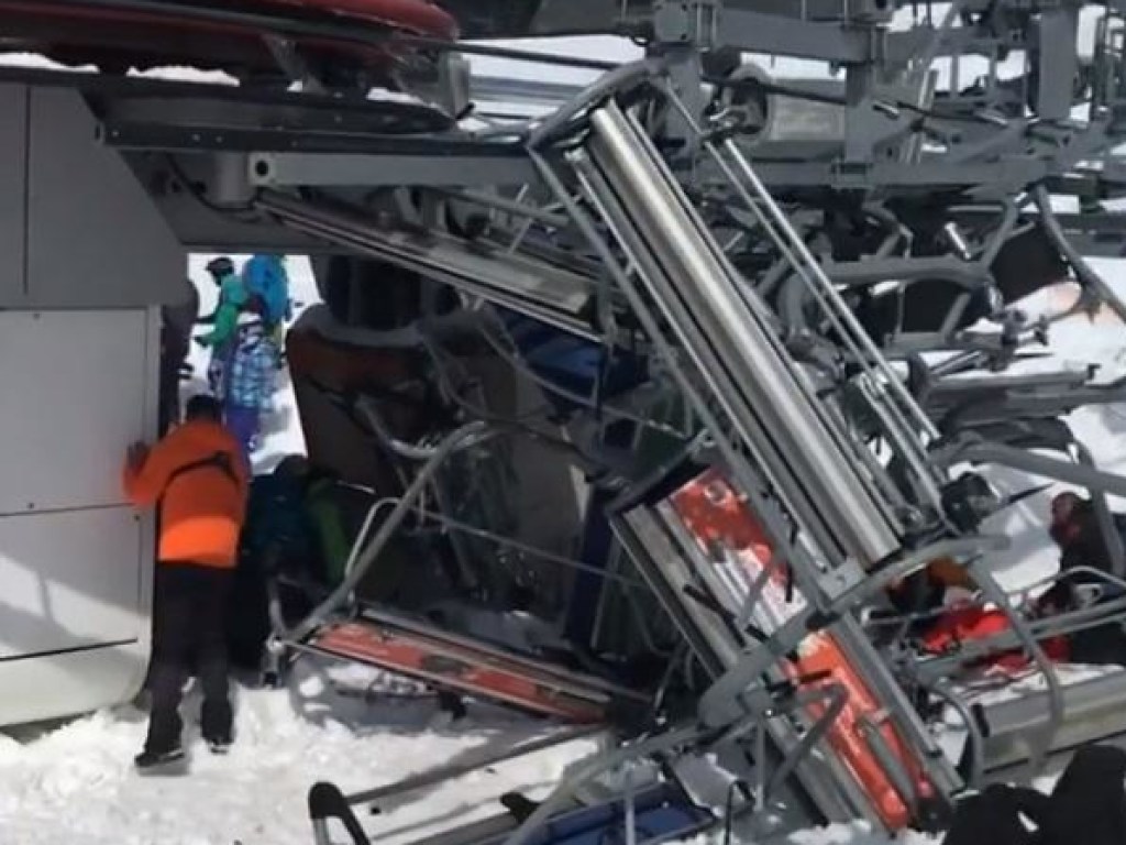 На горнолыжном курорте в Грузии из-за сбоя подъемника людей выкидывало из кресел &#8212; СМИ (ВИДЕО)