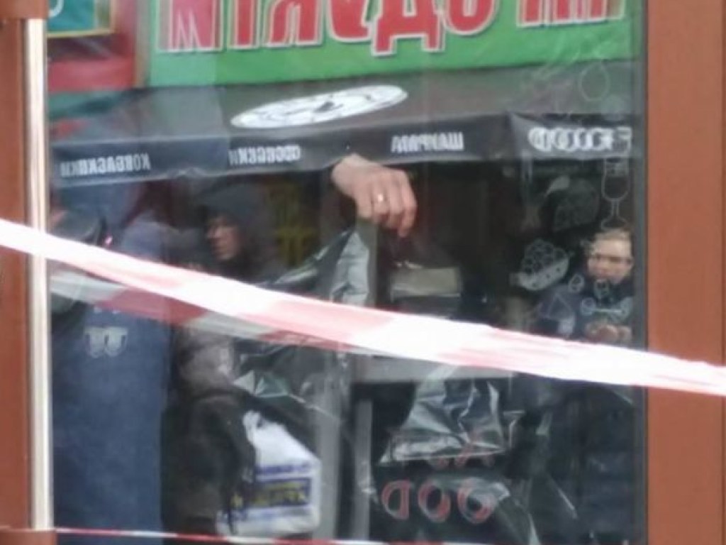 В &#171;Пузатой Хате&#187;на Подоле в Киеве погиб мужчина: свидетели говорят о ранении в шею (ФОТО, ВИДЕО)