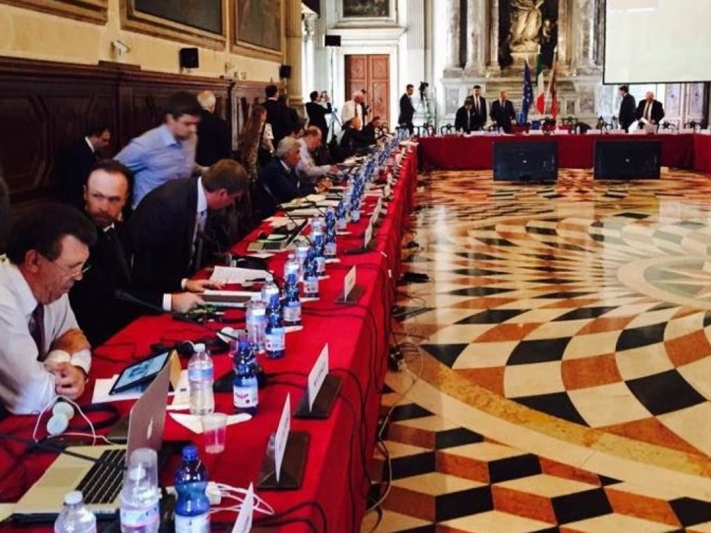 Венецианская комиссия раскритиковала проекты Порошенко об отчетности общественных организаций