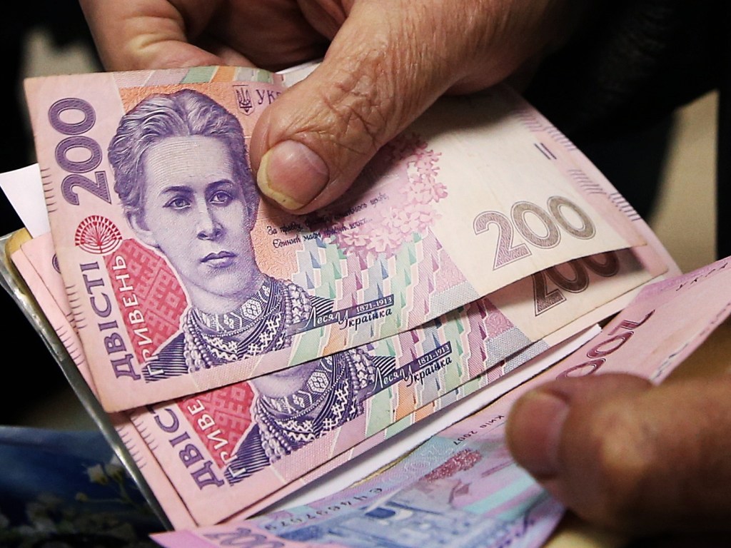 Претендентам на госслужбу придется заплатить 700 гривен за экзамен по украинскому языку