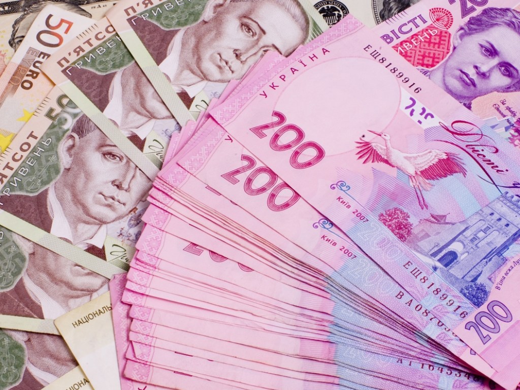 Средняя зарплата по вакансиям в Украине достигает всего 4,3 тысячи гривен
