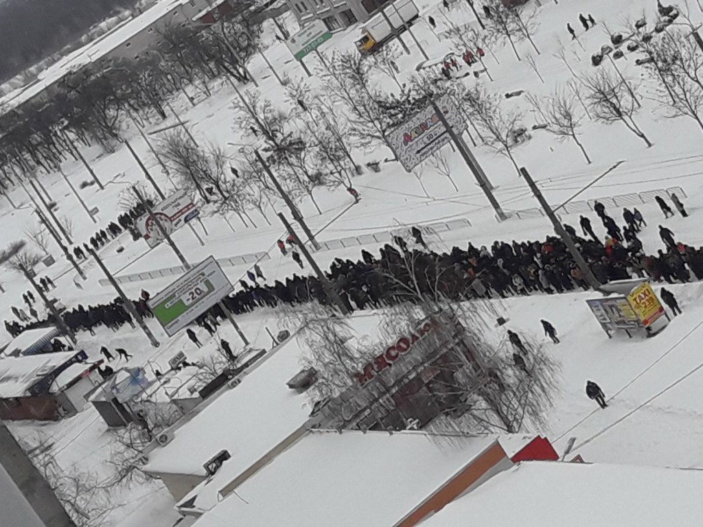 В Днепре из-за сугробов общественный транспорт не вышел на маршрут (ФОТО, ВИДЕО)