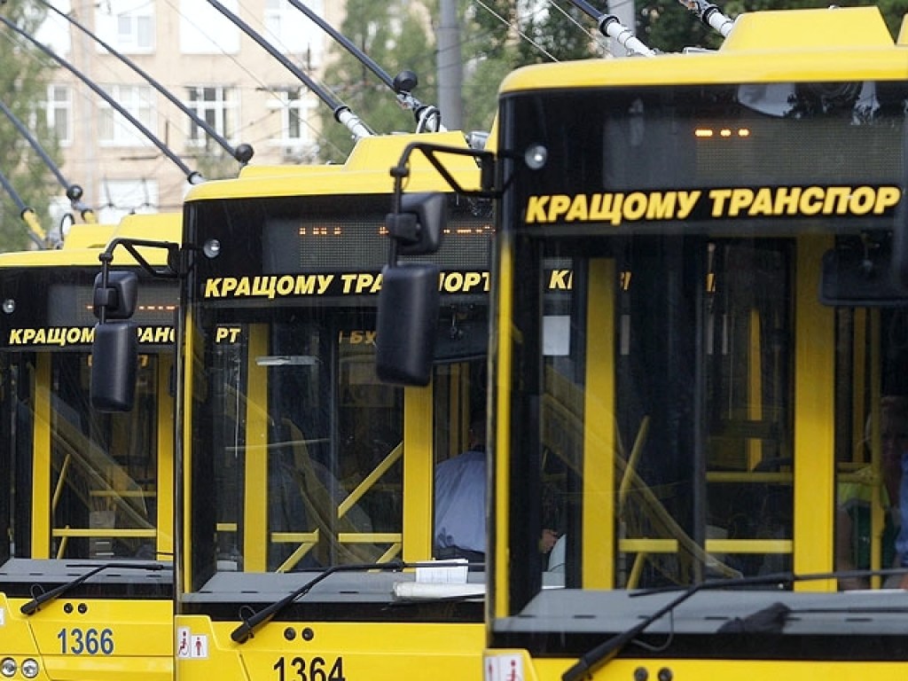 В киевском троллейбусе кондуктор оскорбляла пассажиров (ВИДЕО)
