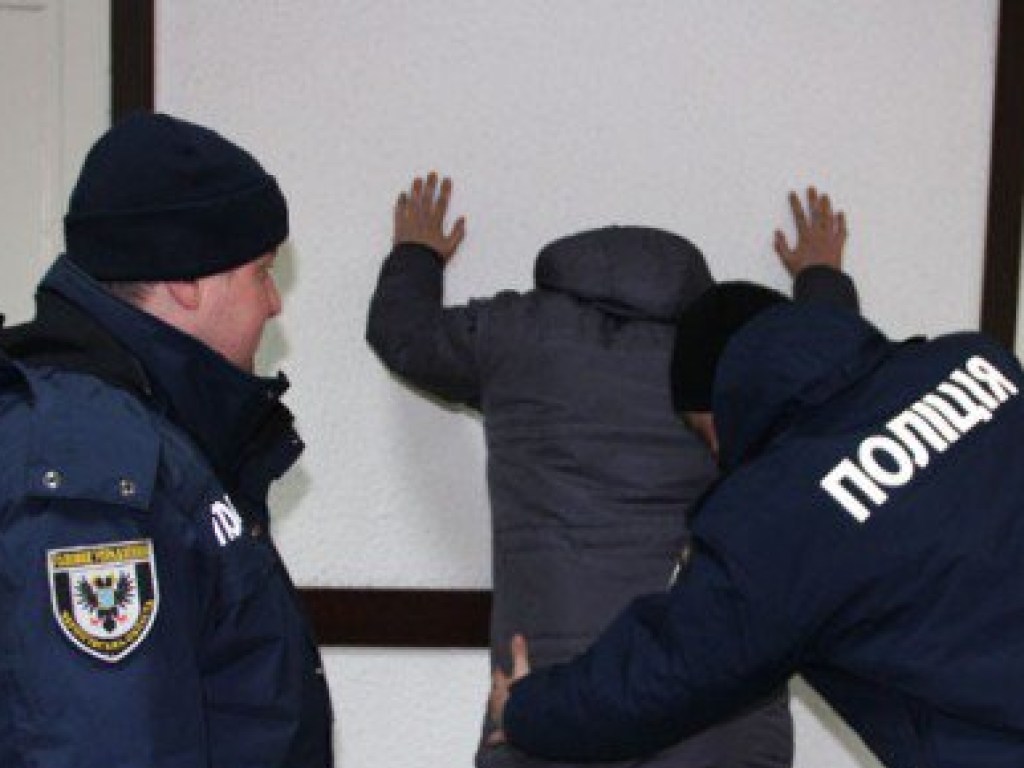 В Черниговской области полиция задержала банду, ограбившую десятки элитных особняков (ФОТО)