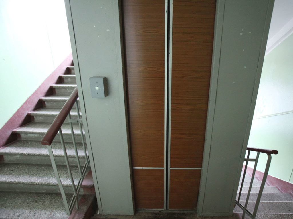 В Киеве из-за воров месяцами не работают лифты