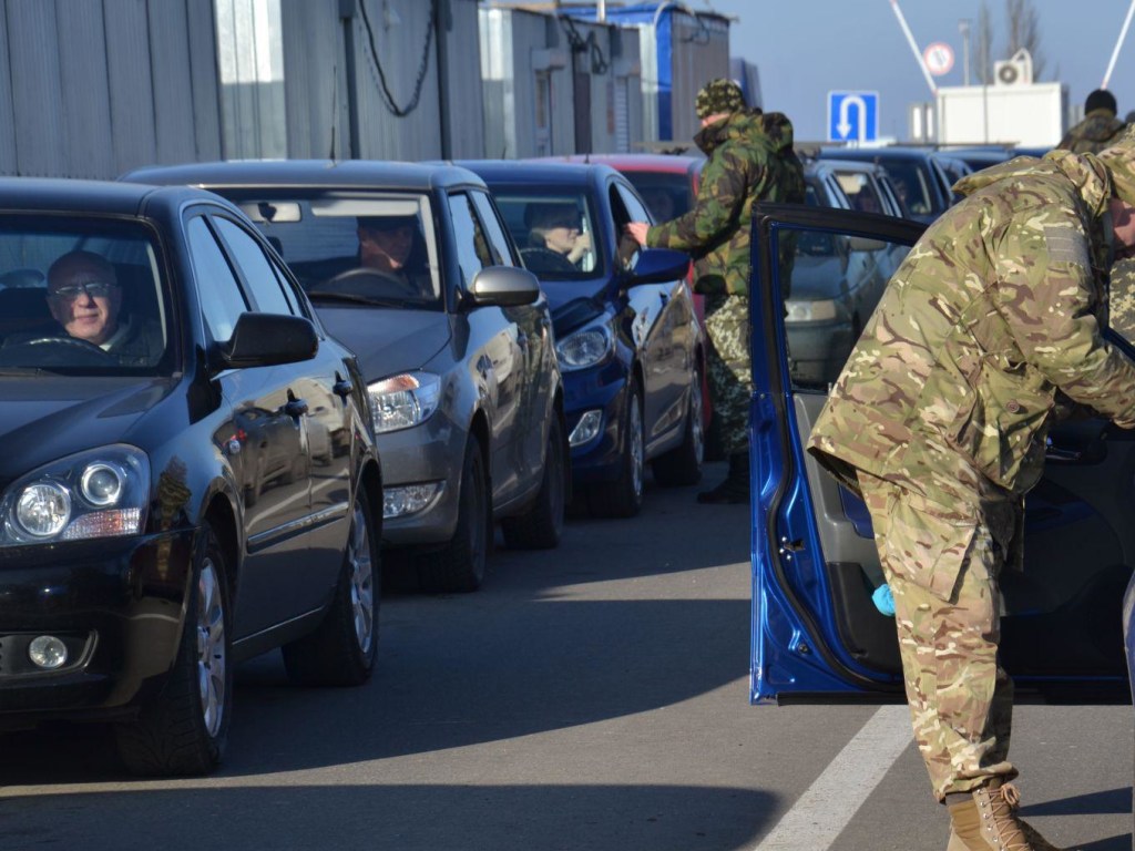 Украинские КПВВ в зоне АТО не справляются с количеством пересекающих линию соприкосновения