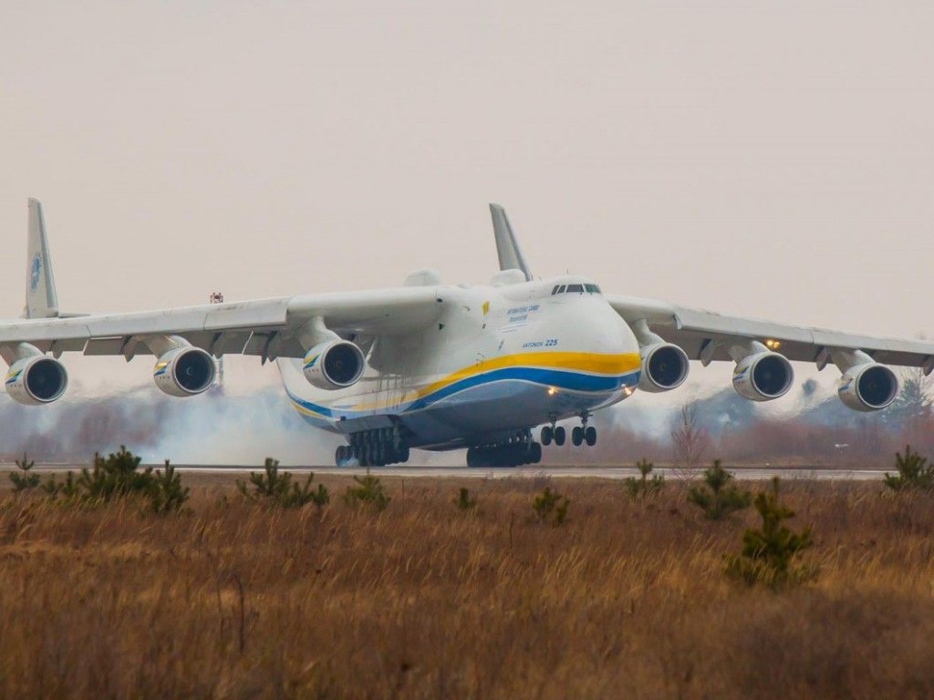 Крупнейший в мире самолет «Мрія» совершил первый полет после ремонта (ВИДЕО)