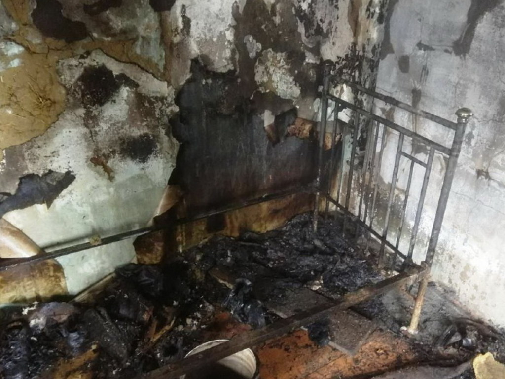 В Житомирской области во время тушения пожара спасатели обнаружили тело мужчины (ФОТО)