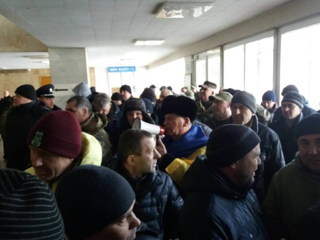 В Запорожье произошли столкновения между полицией и ветеранами АТО (ФОТО, ВИДЕО)