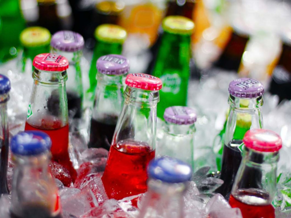 Ученые рассказали, к чему может привести злоупотребление соками и сладкими напитками