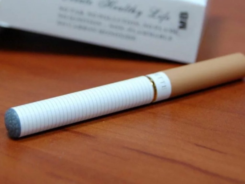 12-летняя школьница в Ивано-Франковске отравилась электронной сигаретой