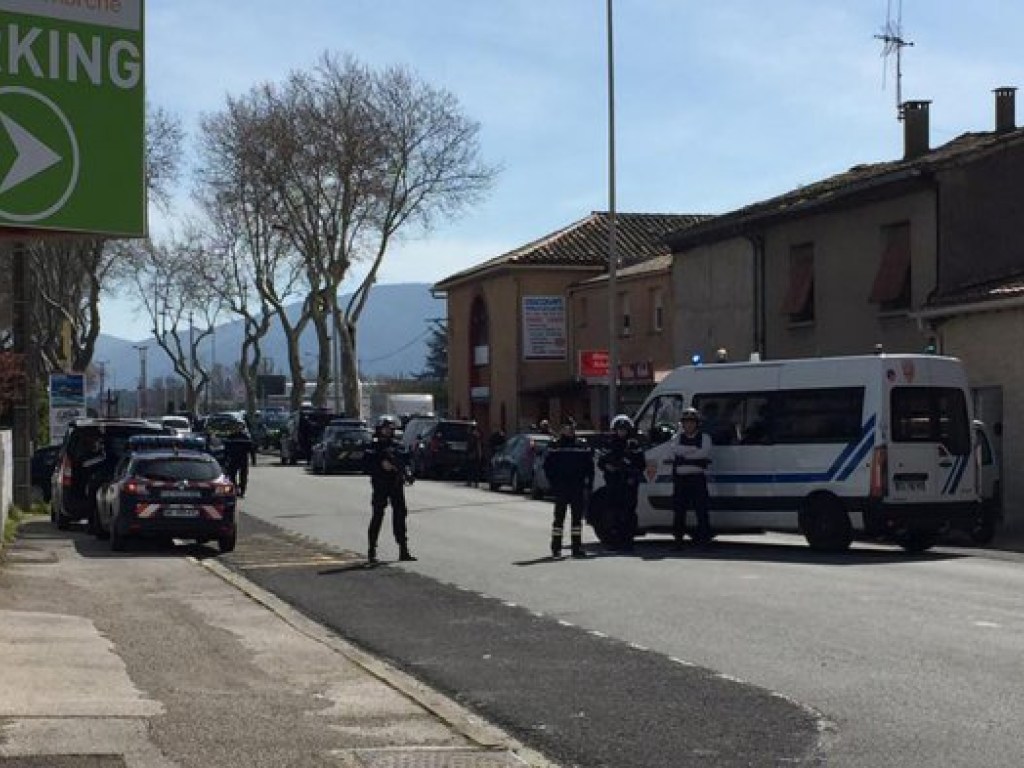 Захват супермаркета во Франции: освободили всех заложников, два человека погибли