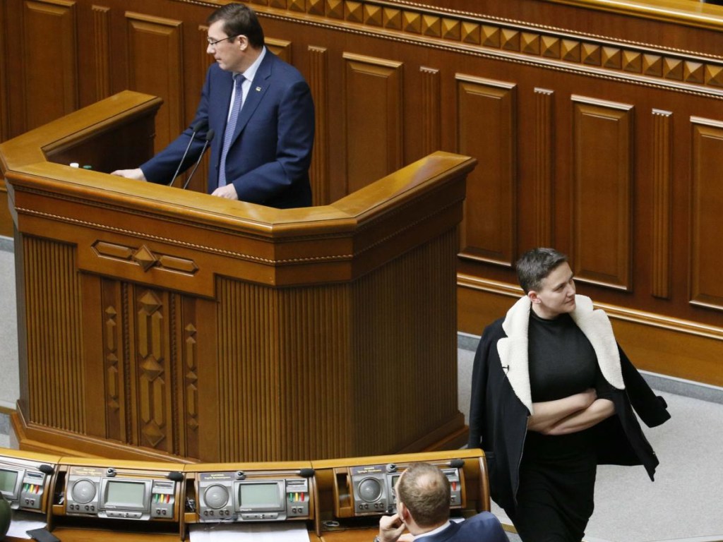 Перспектива быть погребенными под люстрой Верховной Рады реально испугала депутатов — политолог