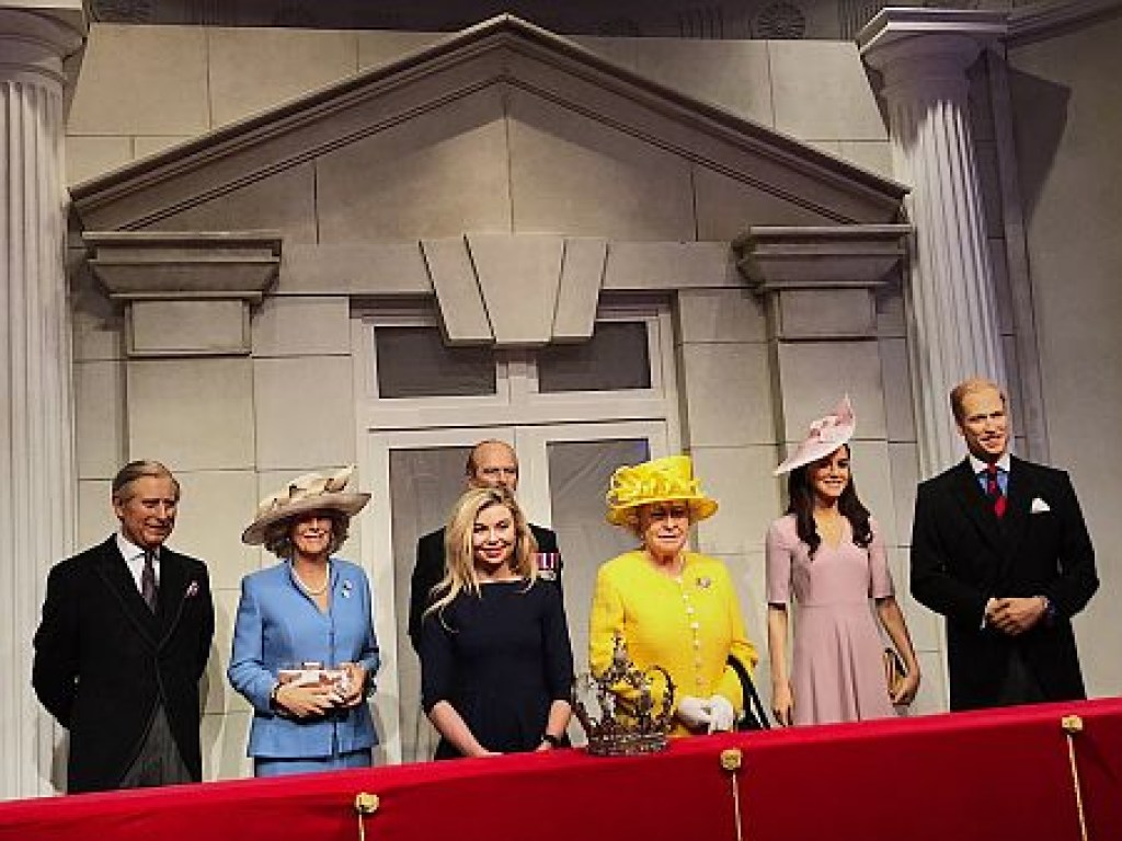 В музее Тюссо появилась экспозиция королевской семьи без Меган Маркл (ФОТО)