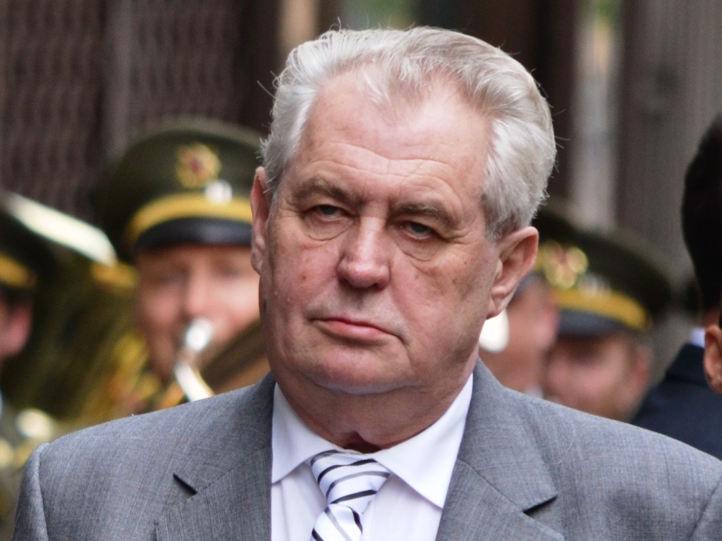 В парламенте Чехии обвинили президента в госизмене