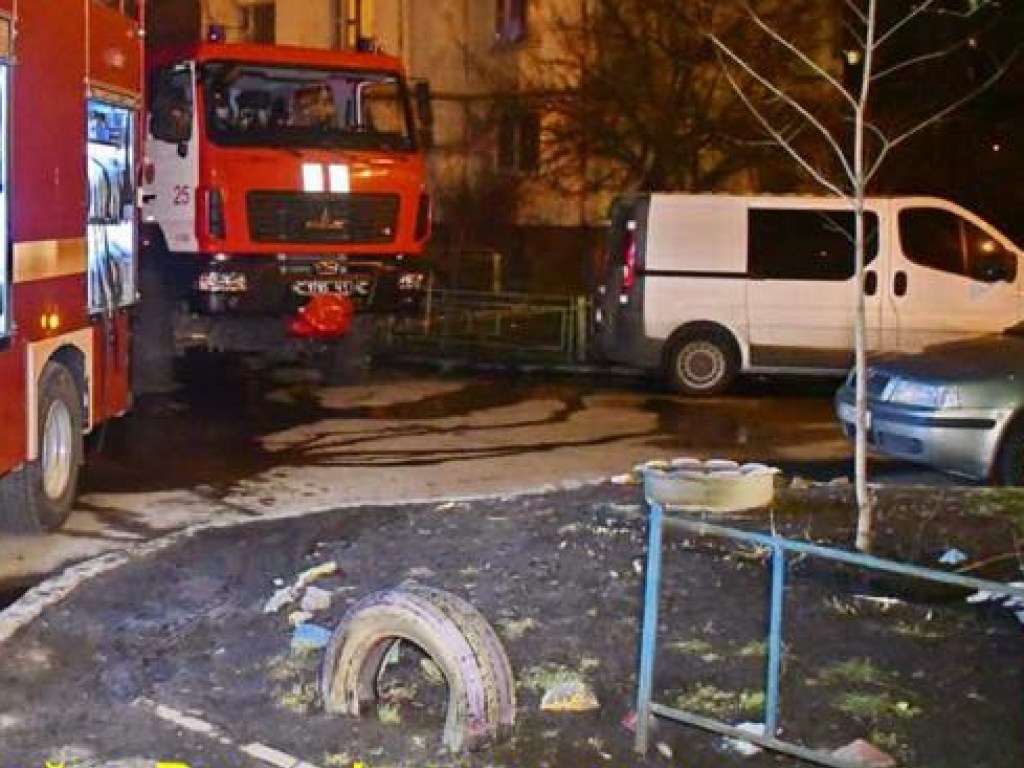 На Оболони в Киеве произошел пожар в многоэтажке (ФОТО)
