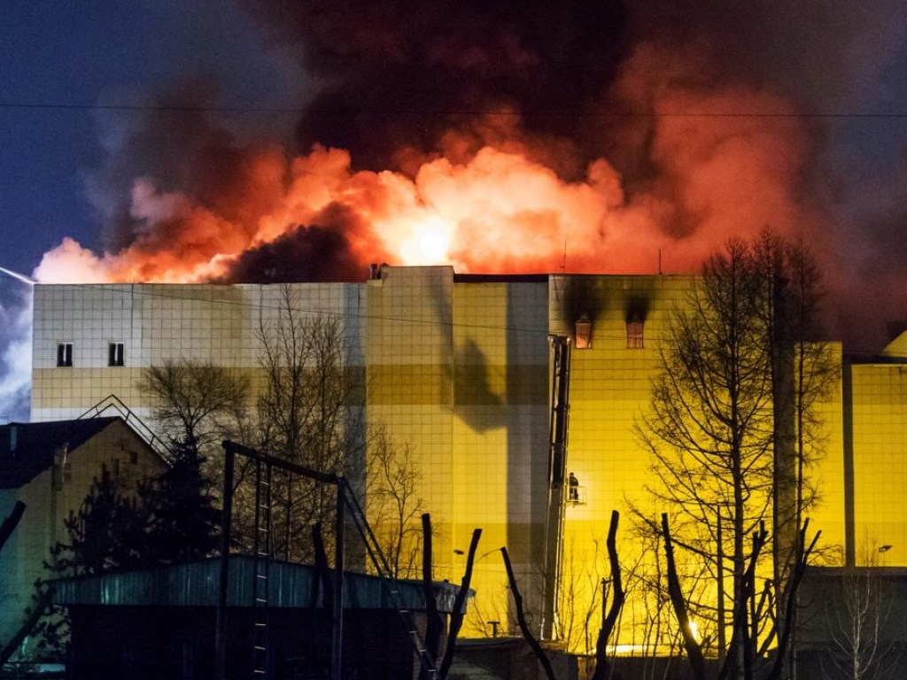 Эксперты СК РФ назвали основную версию пожара в Кемерово