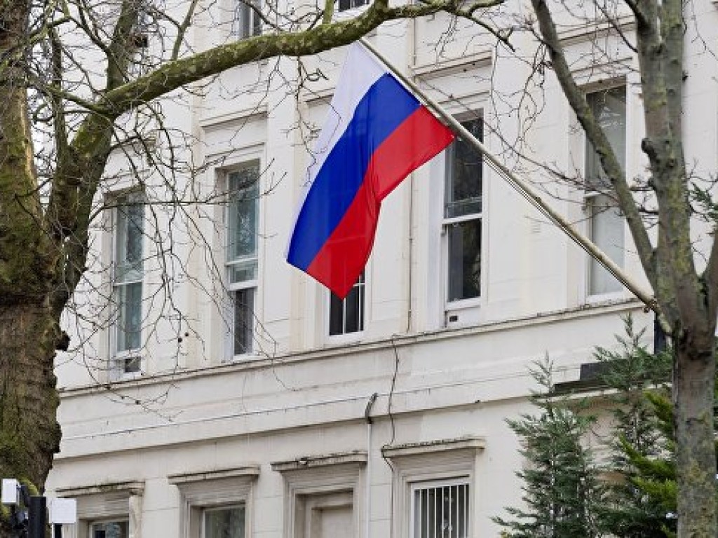 Российских дипломатов высылают уже 24 страны, будут выдворены 139 человек