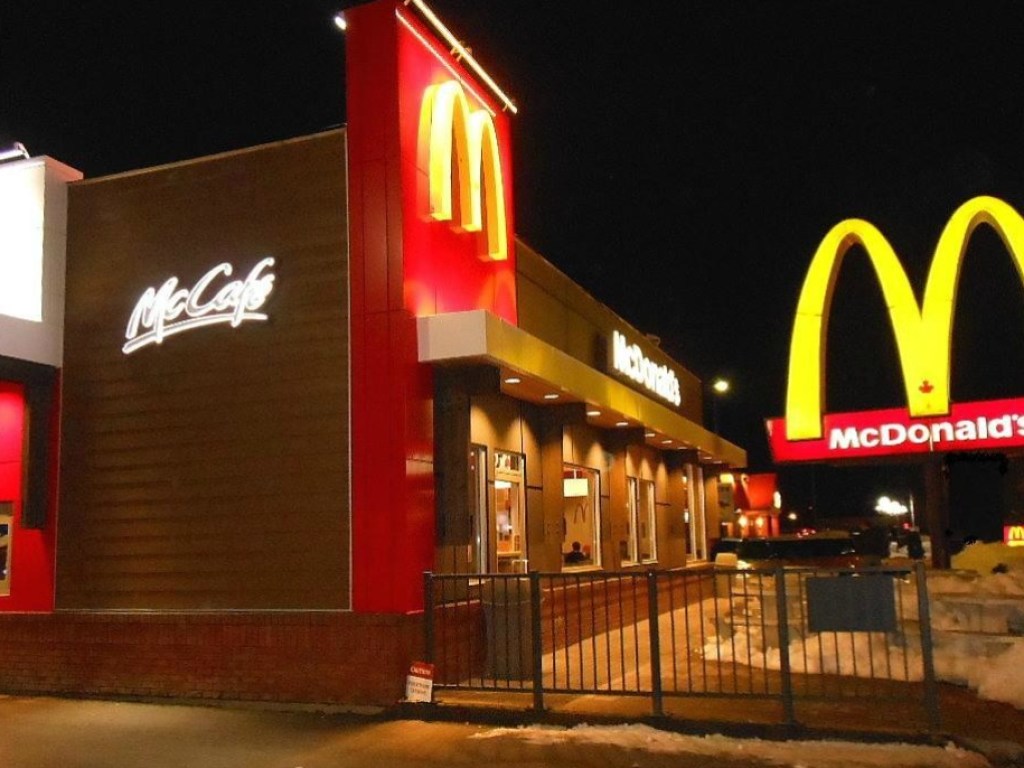 В украинских McDonald’s появятся официанты