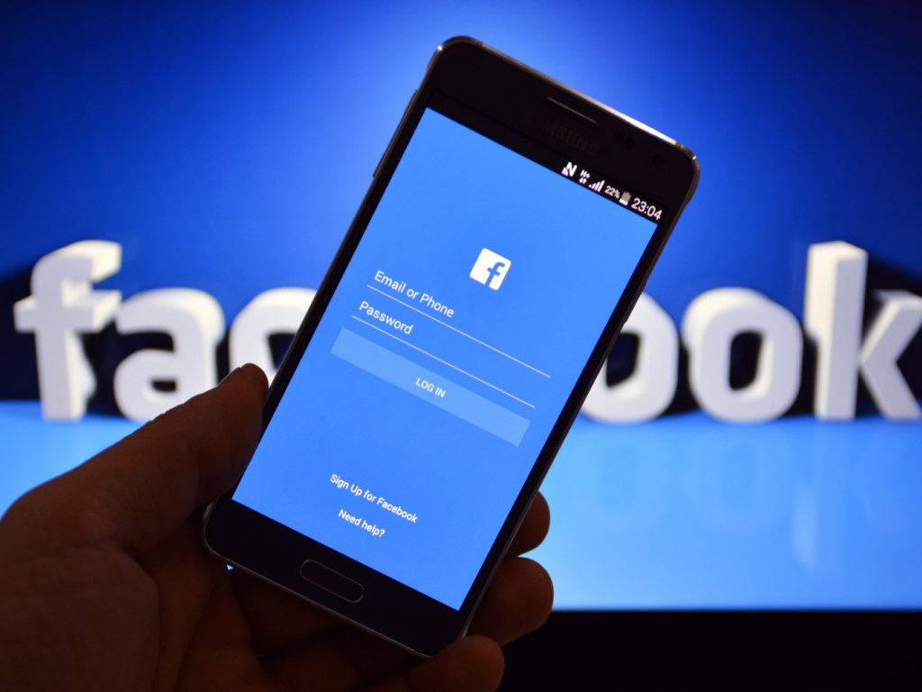 ЕС дал Facebook две недели на объяснение скандала с утечкой данных