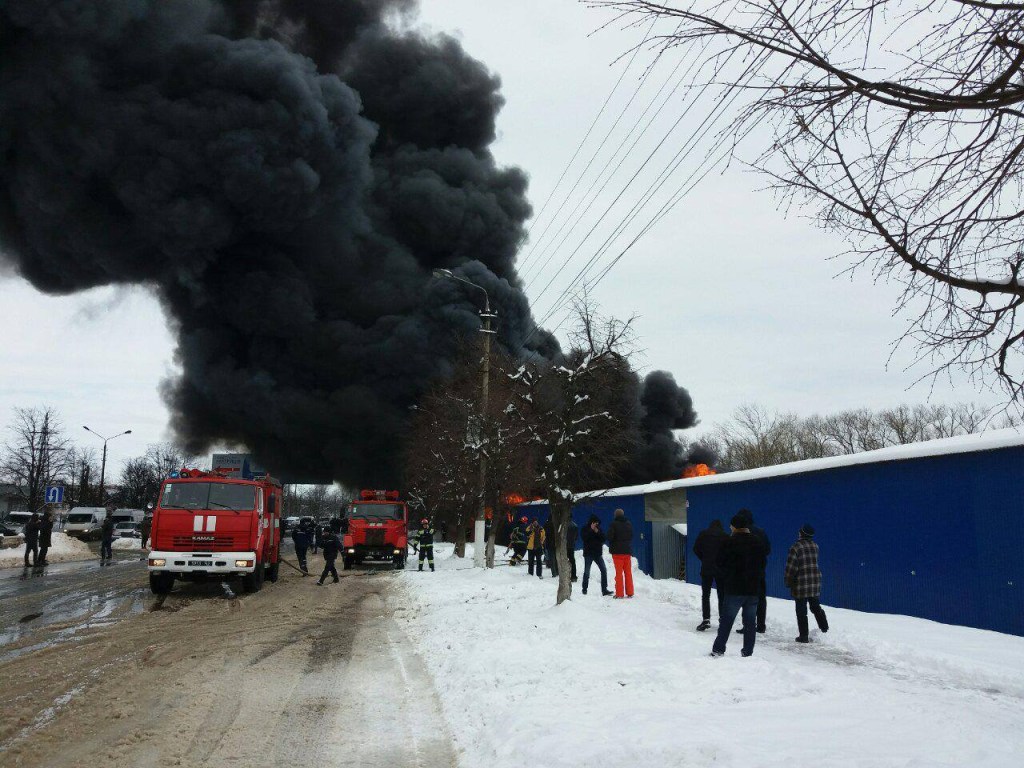 В Черновцах распродают товары со сгоревшего рынка &#8212; СМИ