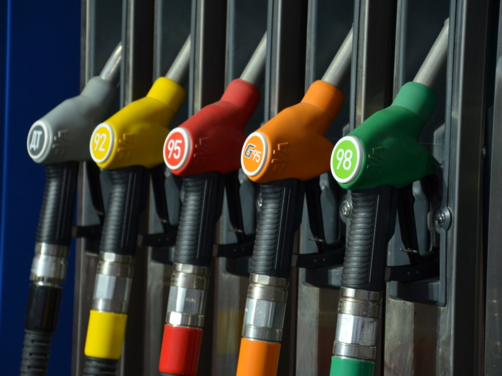 Бензин А-95 на АЗС Киевщины стоит от 27,59 до 31,49 гривны за литр