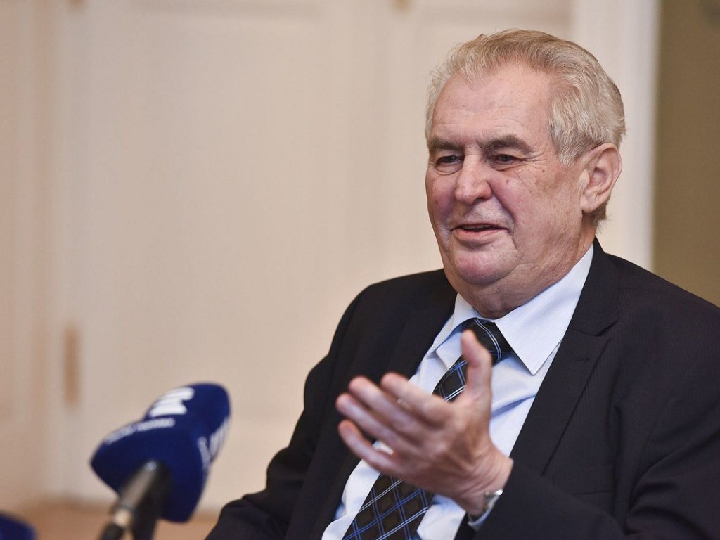 Президента Чехии обвинили в государственной измене